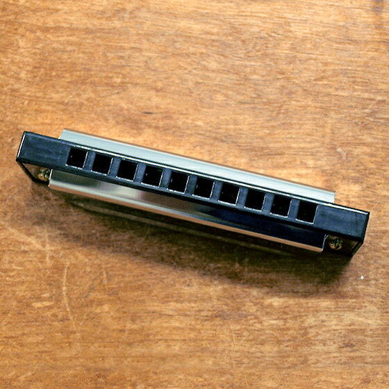 おもちゃの楽器ハーモニカ