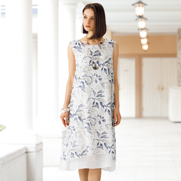 後ろレース使いデザインアンサンブル