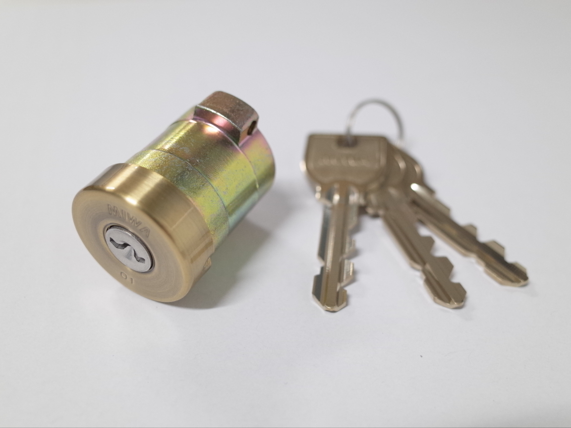 U9DA75取替用シリンダー 1個 真鍮ブロンズ色 U9DA75取替用シリンダー 1個 真鍮ブロンズ色☆☆MIWA ミワ 美和☆ LA DA ☆MIWA ミワ 美和☆☆ 玄関 ドア 扉 修理 補修 交換 部品 パーツ U9DA75取替用シリンダー 1個 真鍮ブロンズ色 U9DA75取替用シリンダー 1個 真鍮ブロンズ色☆☆MIWA ミワ 美和☆ LA DA ☆MIWA ミワ 美和☆☆ 玄関 ドア 扉 修理 補修 交換 部品 パーツ